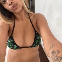 Foto de 4 Babay ao vivo na webcam