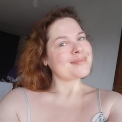 Foto de Adelle Plus ao vivo na webcam