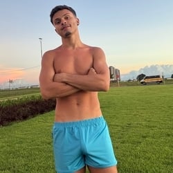 Foto de Adelson X 20 - videos sexo ao vivo Sexo ao Vivo