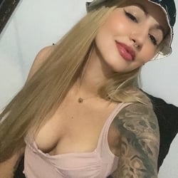 Foto de Agatah Hot Hot ao vivo na webcam