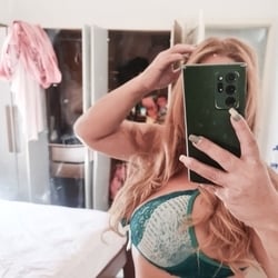 Foto de Agatha Fonseca ao vivo na webcam