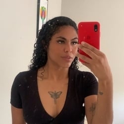 Foto de Aghatah ao vivo na webcam