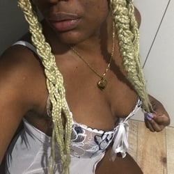 Foto de Aik 47 ao vivo na webcam