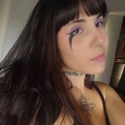 Foto de Aki Velvet ao vivo na webcam