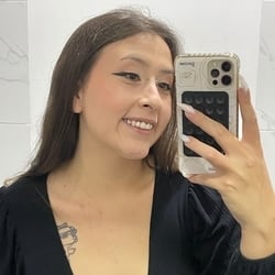 Foto de Alice Salles ao vivo na webcam