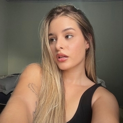 Alicia Resende