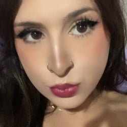 Foto de Allana Fontenero ao vivo na webcam