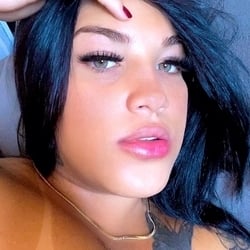 Foto de Alline Lopez ao vivo na webcam