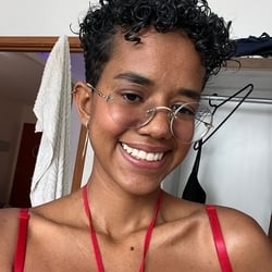 Foto de Ana Peach ao vivo na webcam