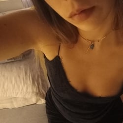 Foto de Anaju Yas ao vivo na webcam