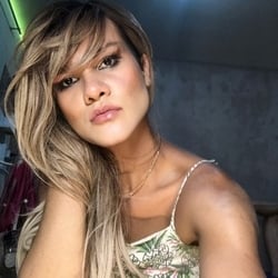 Foto de Antonela Hils ao vivo na webcam