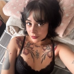 Foto de Ariane Kimiko ao vivo na webcam