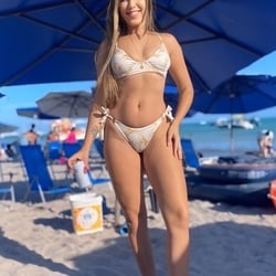 Foto de Arianne Mello ao vivo na webcam