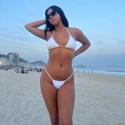 Foto de Ayla Lin ao vivo na webcam