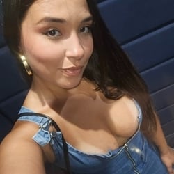 Foto de Ayla Silva ao vivo na webcam