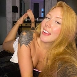 Foto de Ayla Wiens ao vivo na webcam