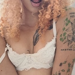 Foto de Babe Yvy ao vivo na webcam