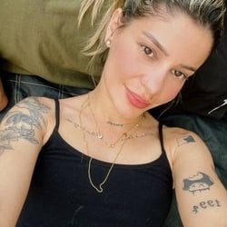 Foto de Bad Bunny Joy ao vivo na webcam