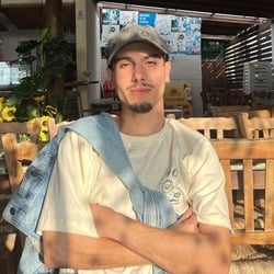 Foto de Be Cavassini ao vivo na webcam