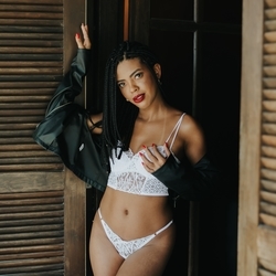 Bella Escorpiana