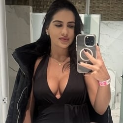 Foto de Bi 2022 - videos sexo ao vivo Sexo ao Vivo