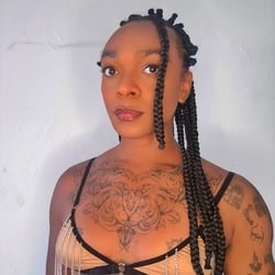 Foto de Big Nikki ao vivo na webcam