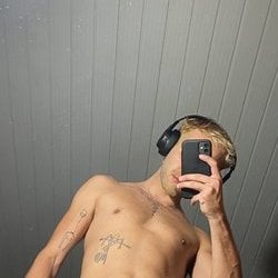 Foto de Blondie Bari ao vivo na webcam