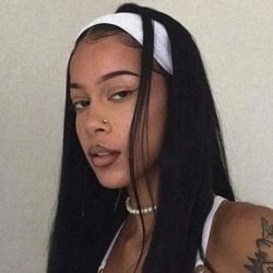 Foto de Boneca Ayra ao vivo na webcam