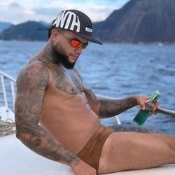 Foto de Bru Tatuado ao vivo na webcam