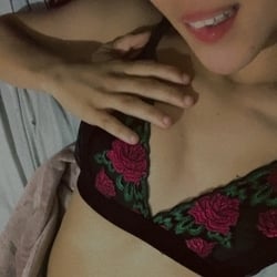 Foto de Bruna Lameo ao vivo na webcam