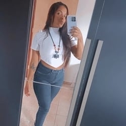 Foto de Bruninha Surfi ao vivo na webcam