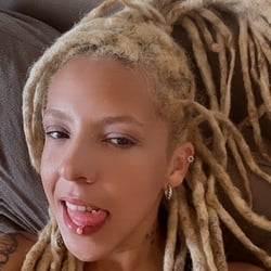 Foto de Camilinha Surff ao vivo na webcam