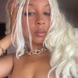 Foto de Camille Louise ao vivo na webcam