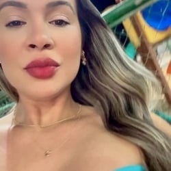 Foto de Carla Andrade ao vivo na webcam