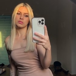 Foto de carol-petite ao vivo na webcam