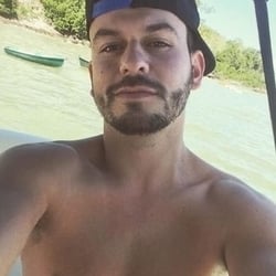 Foto de Casal Bi 4K ao vivo na webcam