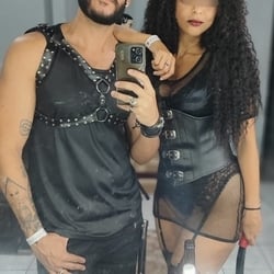Foto de Casal Dominante ao vivo na webcam