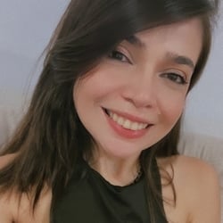 Foto de Cassandra Sandre ao vivo na webcam