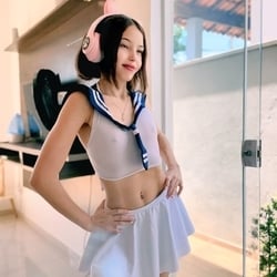 Foto de Celine Maya ao vivo na webcam