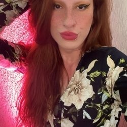 Foto de Cherry Bomb Dom ao vivo na webcam