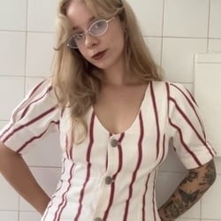 Foto de Claires Knee - videos sexo ao vivo Sexo ao Vivo