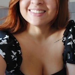 Foto de Clara Costa ao vivo na webcam