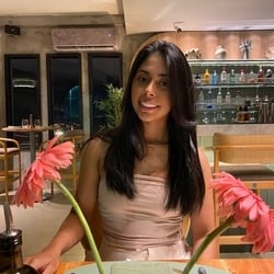 Foto de Clara Ju ao vivo na webcam