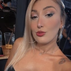 Foto de Cloe Mazie ao vivo na webcam