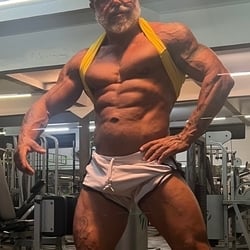Foto de Papa Muscle ao vivo na webcam
