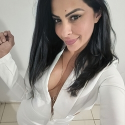 Duda Dominatrix