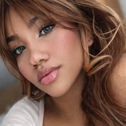 Foto de Eliz Dominik ao vivo na webcam