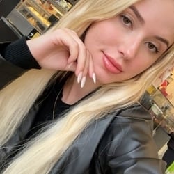 Foto de Emma Ludo ao vivo na webcam