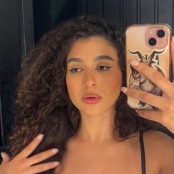 Foto de Erika Mew ao vivo na webcam