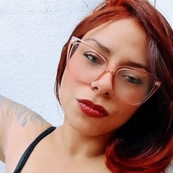 Foto de Esther Bee ao vivo na webcam